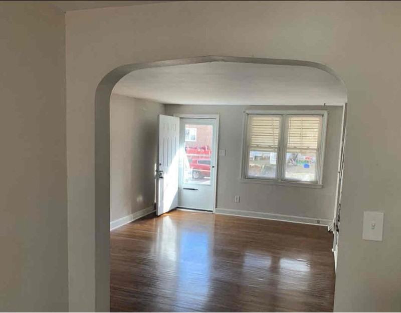 247 W 21st St - Photo 2 of 6