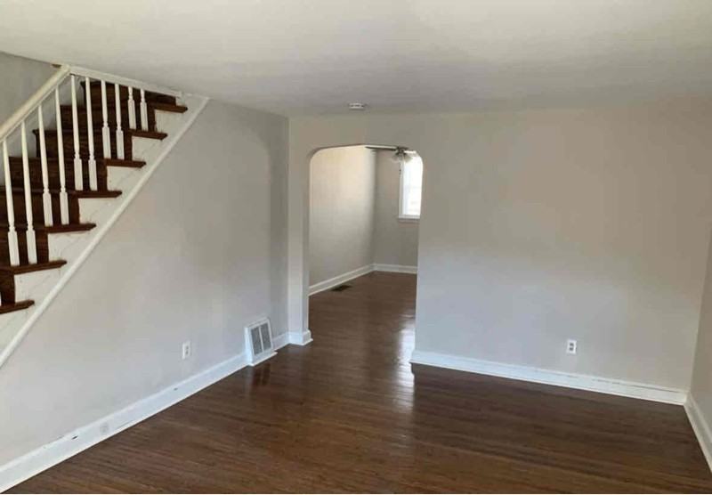 247 W 21st St - Photo 3 of 6