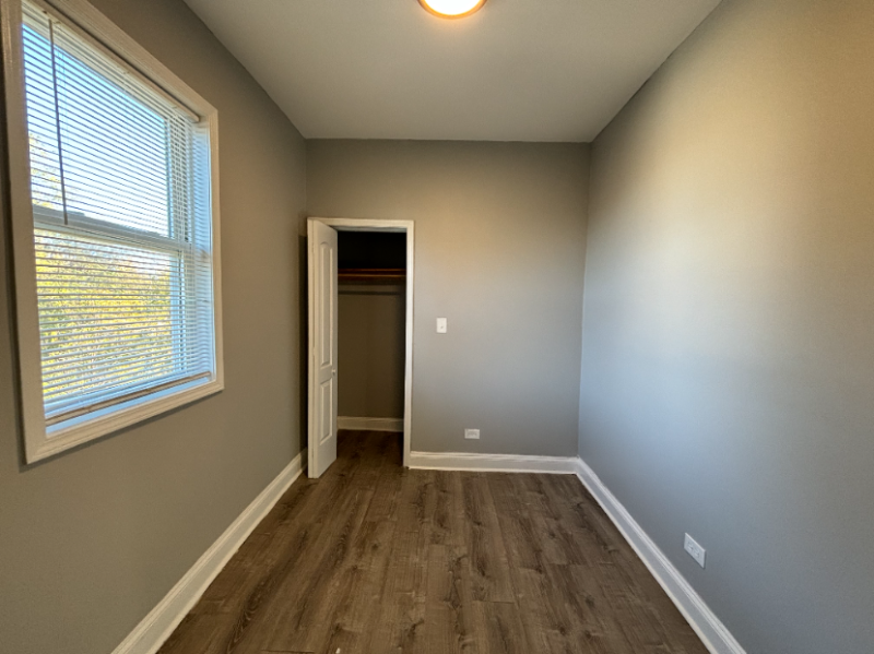 7053 S Dante Ave #3R - Photo 4 of 5