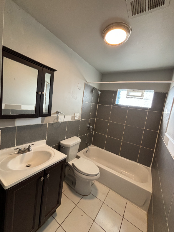 7053 S Dante Ave #3R - Photo 5 of 5