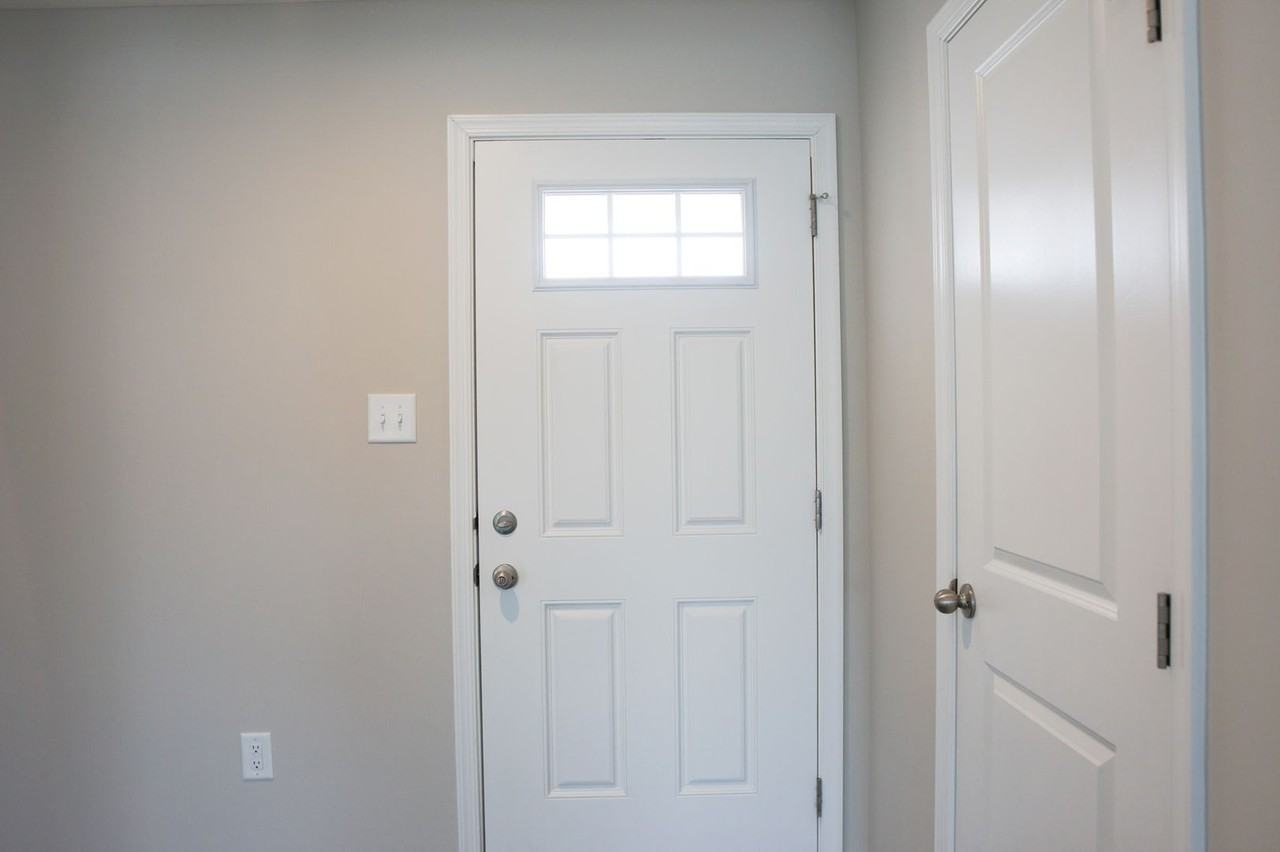 208 Lorraine Dr - Photo 4 of 40