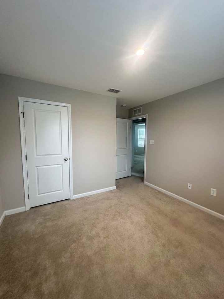 208 Lorraine Dr - Photo 5 of 40