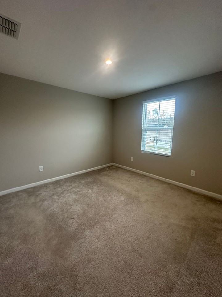 208 Lorraine Dr - Photo 6 of 40