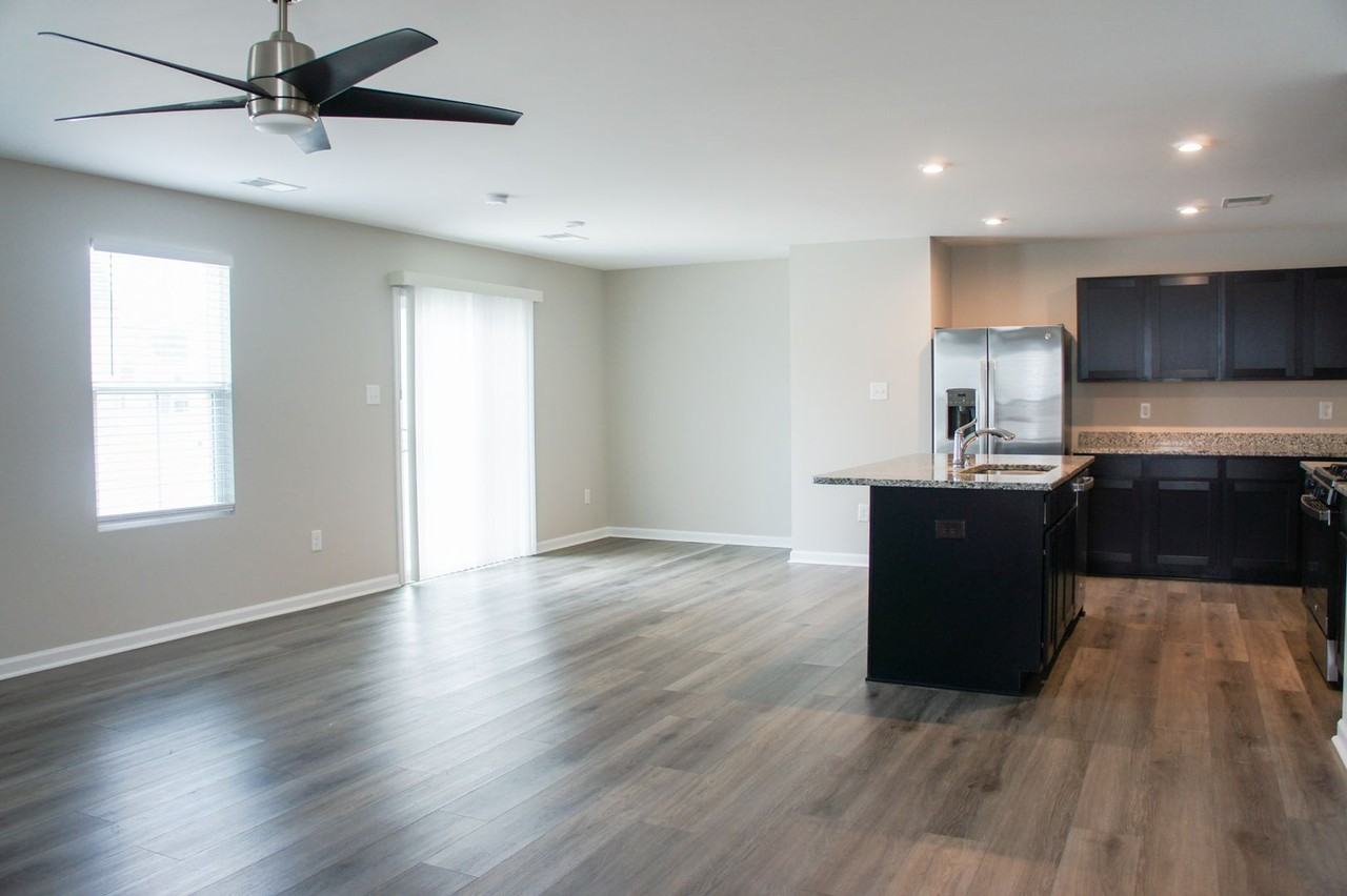 208 Lorraine Dr - Photo 7 of 40