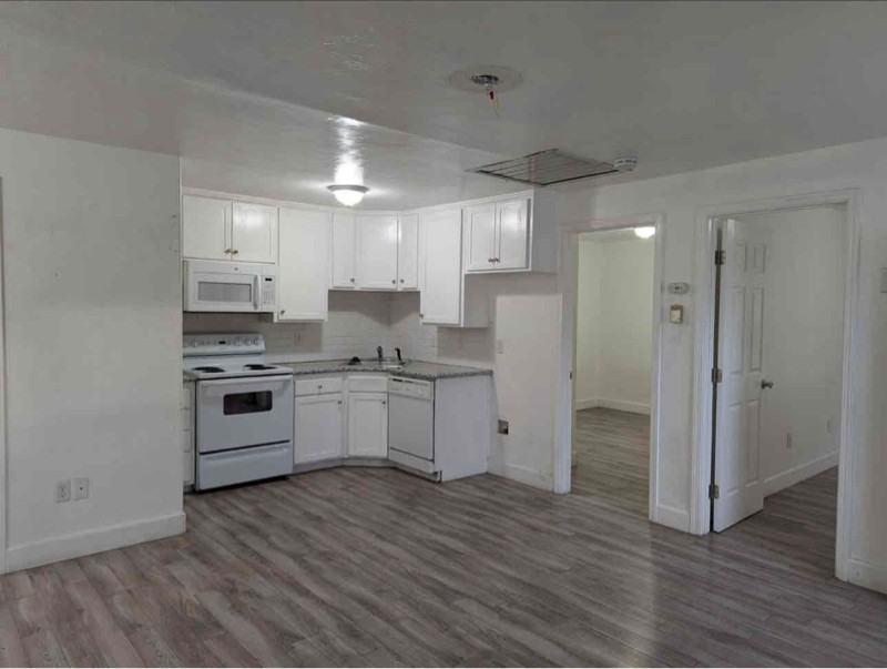 812 N St #B - Photo 2 of 8