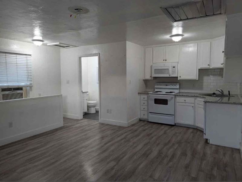 812 N St #B - Photo 3 of 8