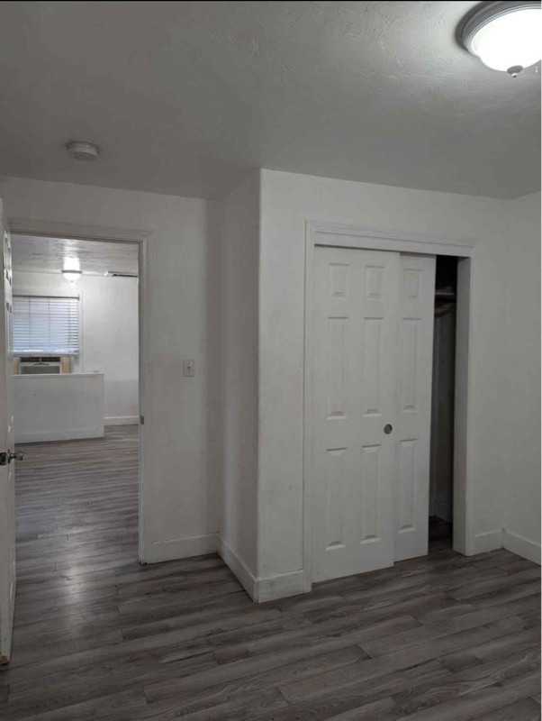 812 N St #B - Photo 4 of 8