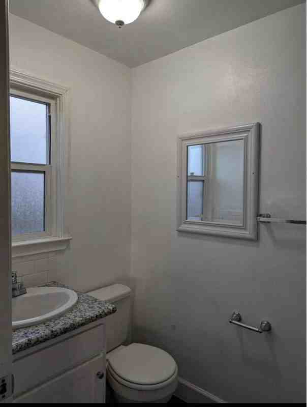 812 N St #B - Photo 6 of 8