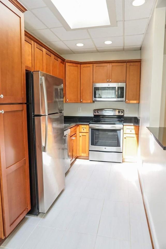 Fleetwood Apartments - Photo 3 of 36