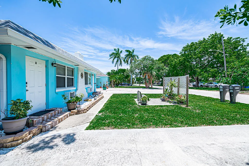 119 Sunrise Ave #A - Photo 3 of 18