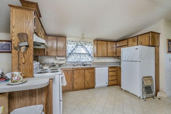 317 W Studebaker Ave - Photo 3 of 9