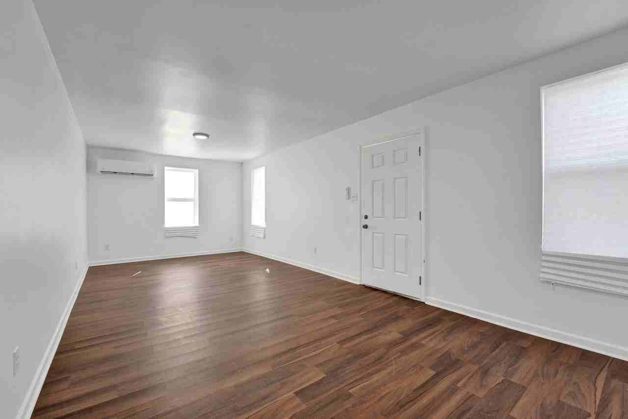 1630 S Orleans St - Photo 2 of 4