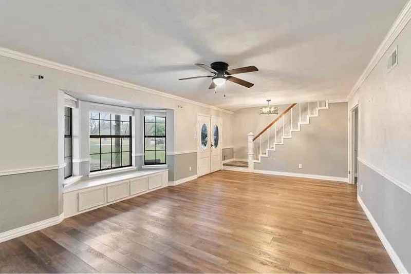 206 Hillside Dr - Photo 2 of 19