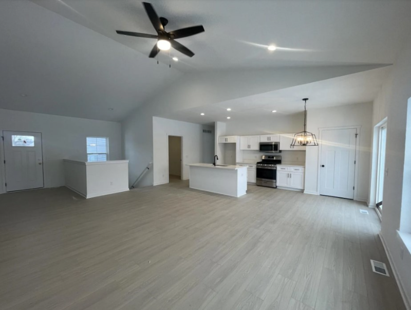 15561 Finley Way - Photo 3 of 6