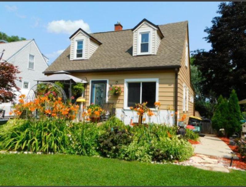 11032 W Wells St - Photo 2 of 6