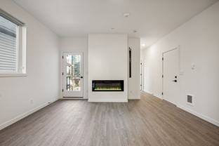 **6 WEEKS FREE RENT & $1000 Gift Card Concession Upon Move In** | New construction - Photo 1 of 1