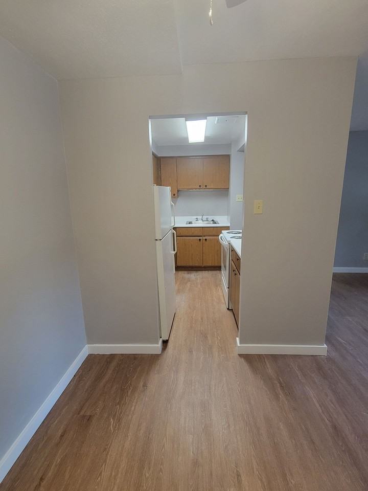 White Oak Apartments - Photo 5 of 30