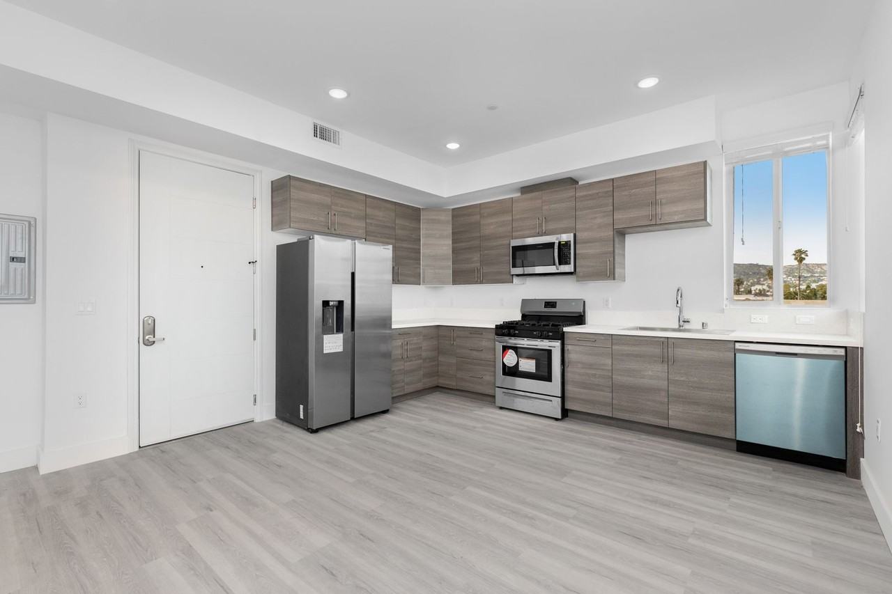 ST Living at 549 N Heliotrope Dr | Fresh &  Modern for the Best of LA Living! - Photo 4 of 24