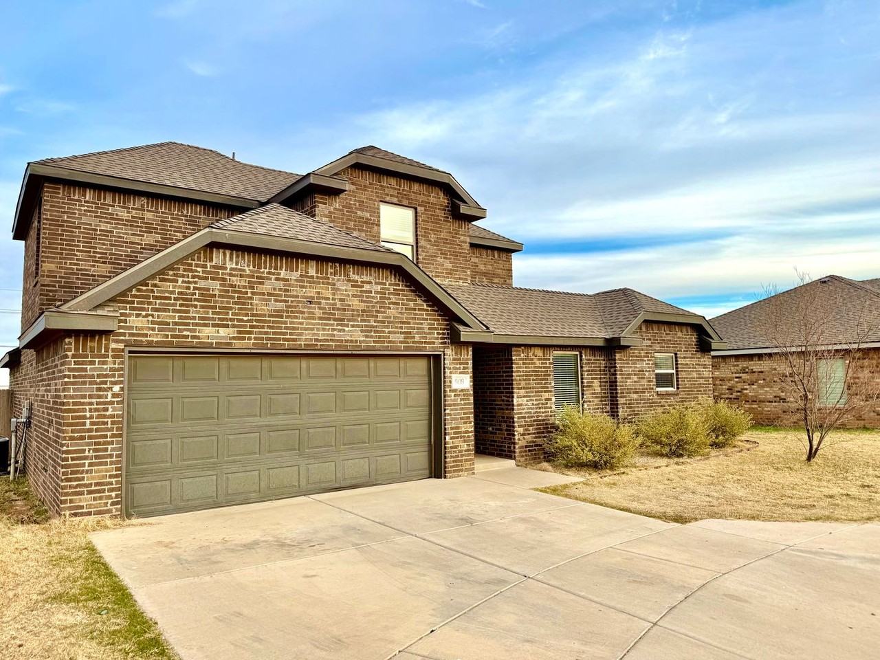 909 Manchester Ct - Photo 3 of 46