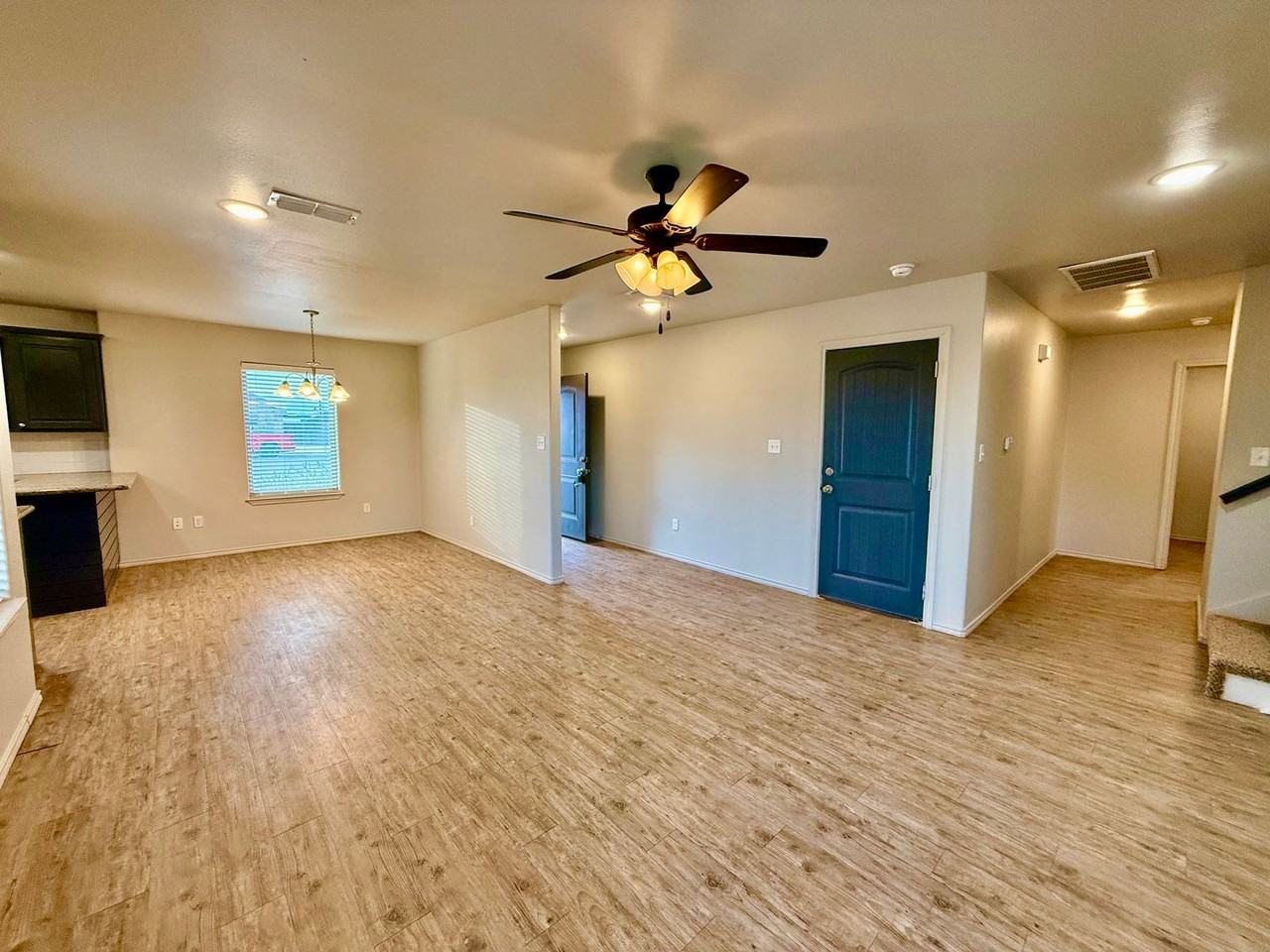 909 Manchester Ct - Photo 7 of 46