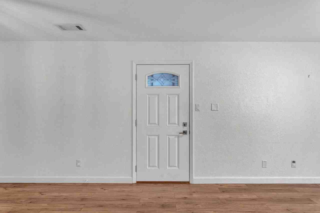 3033 Sw Lydia Ave #107 - Photo 5 of 21