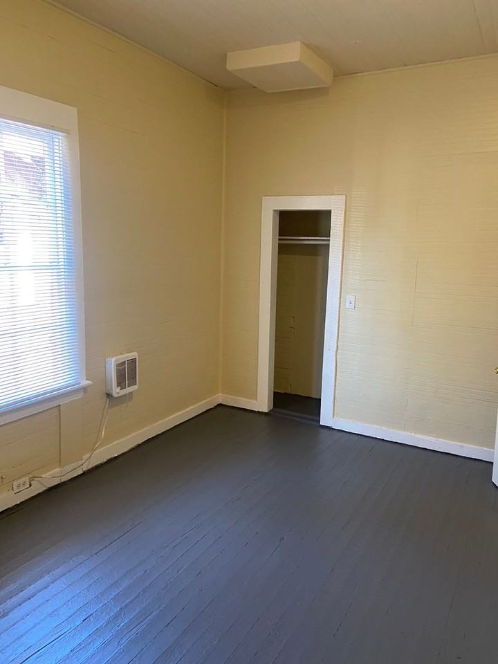 211 42nd St - Photo 4 of 10