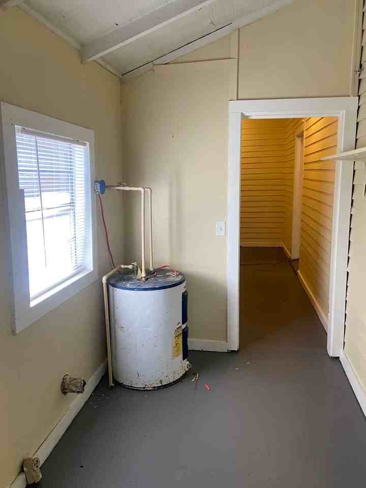 211 42nd St - Photo 6 of 10