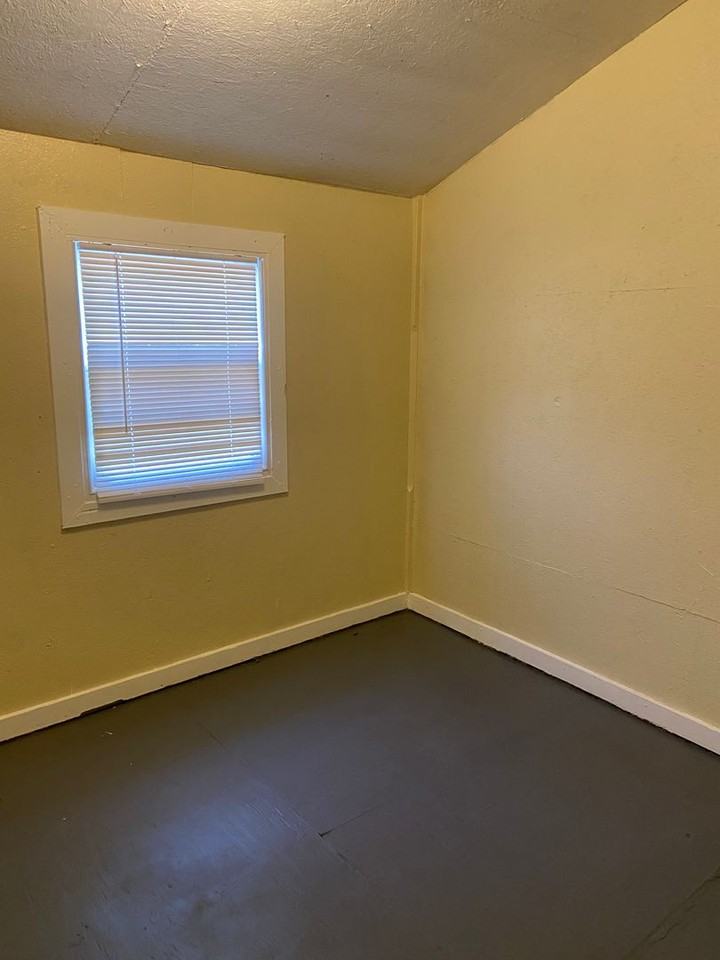 211 42nd St - Photo 7 of 10