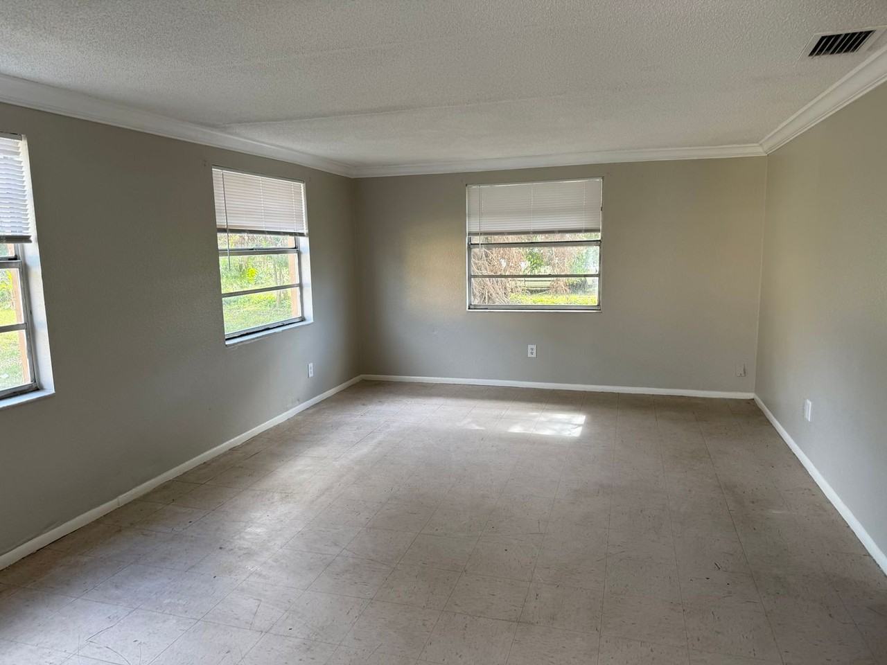 1012 57th Avenue Dr E - Photo 2 of 13