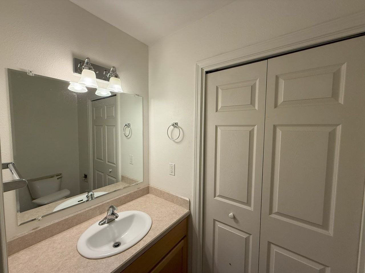 1875 Sw Salmon Ave - Photo 5 of 14