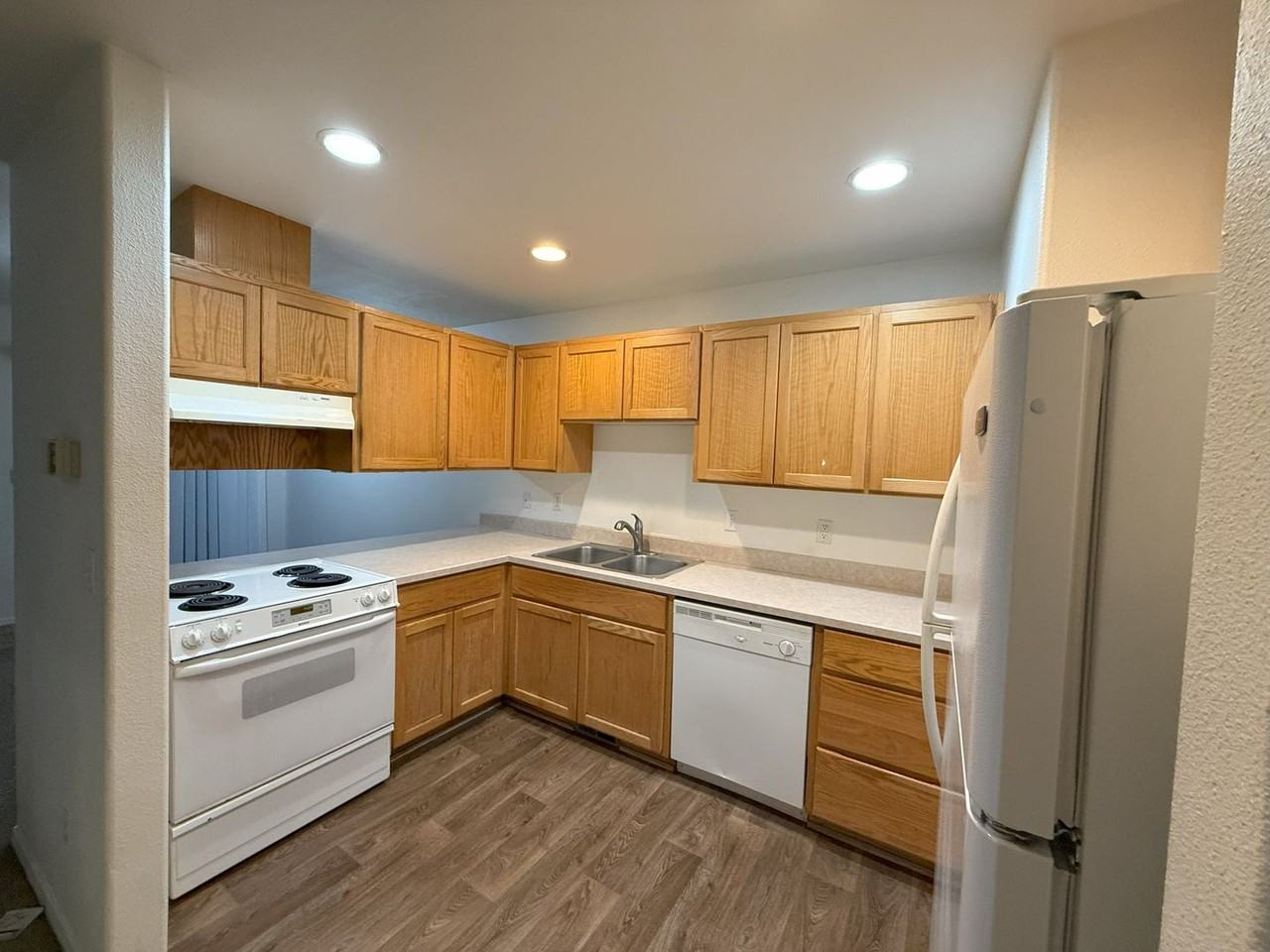 1875 Sw Salmon Ave - Photo 6 of 14