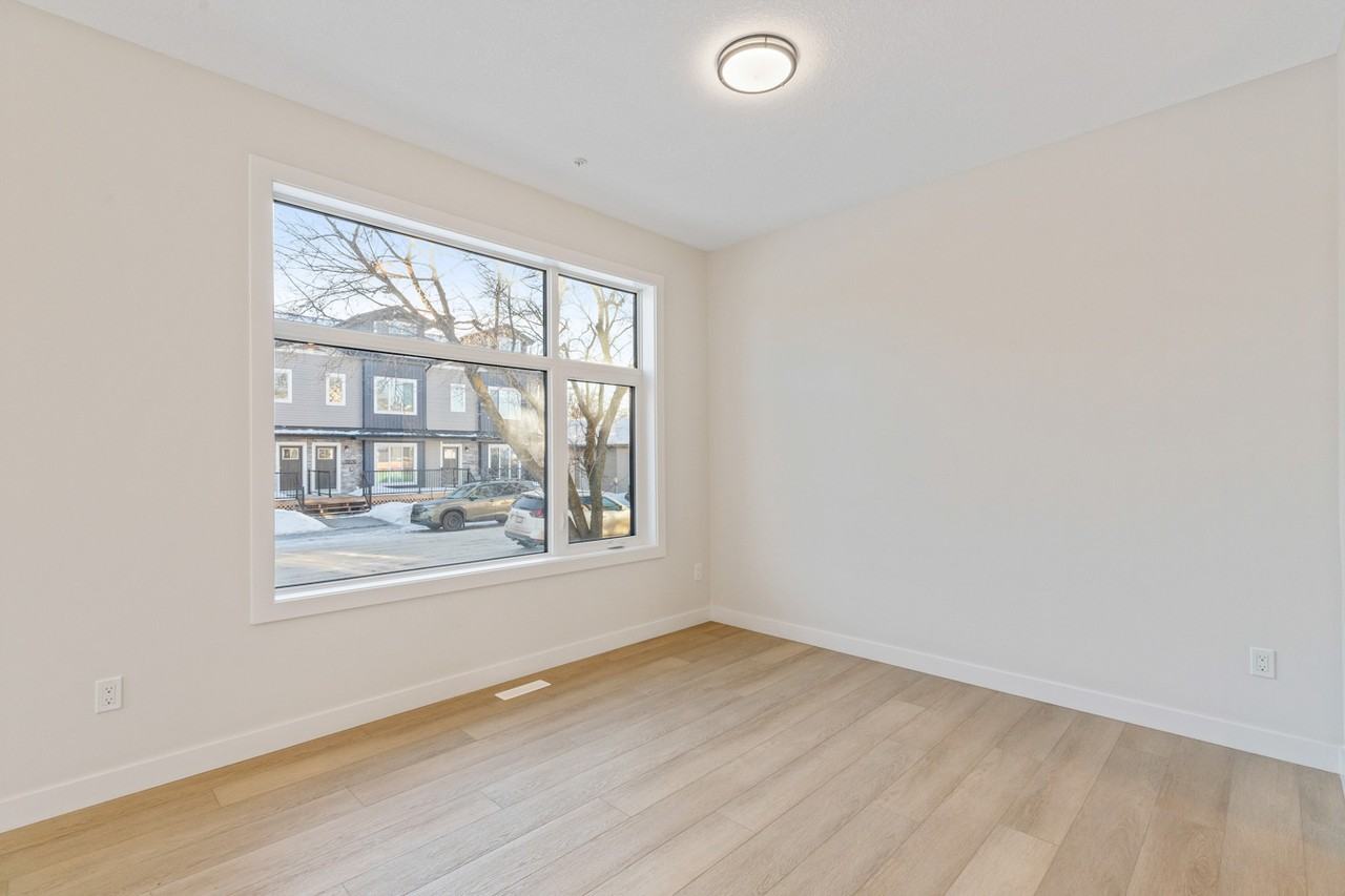 11204 132 St Nw - Photo 7 of 30