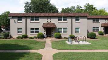 featured image of 111 N Calhoun St