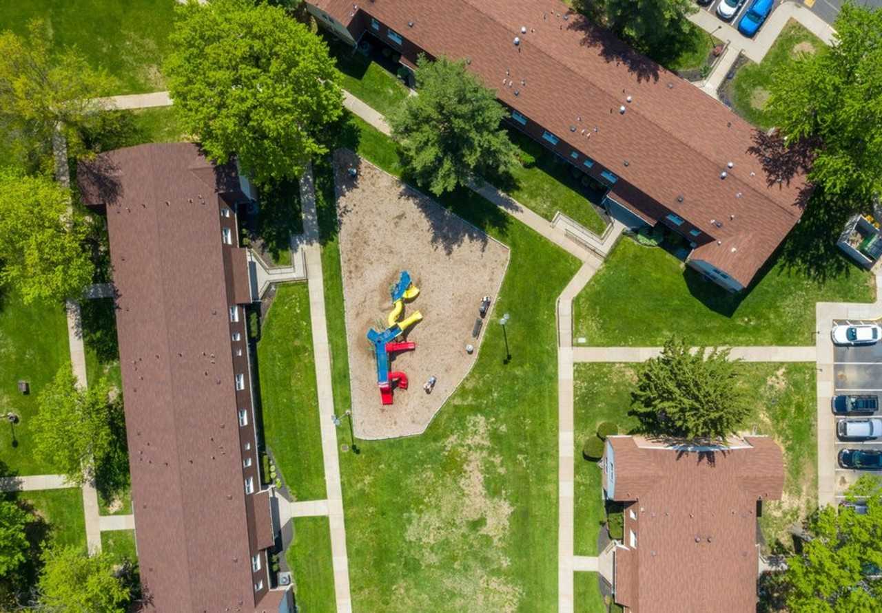 Foxwood Manor Apartments - Photo 2 of 13