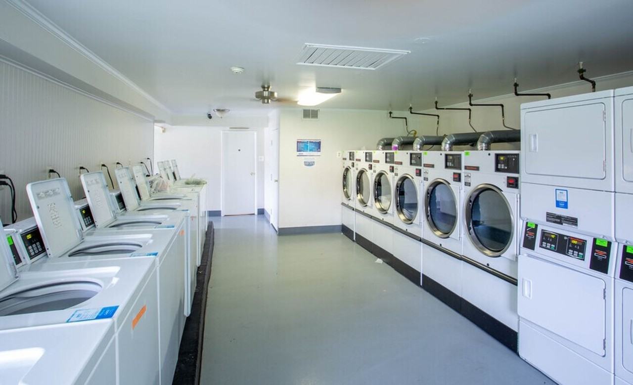 Foxwood Manor Apartments - Photo 6 of 13