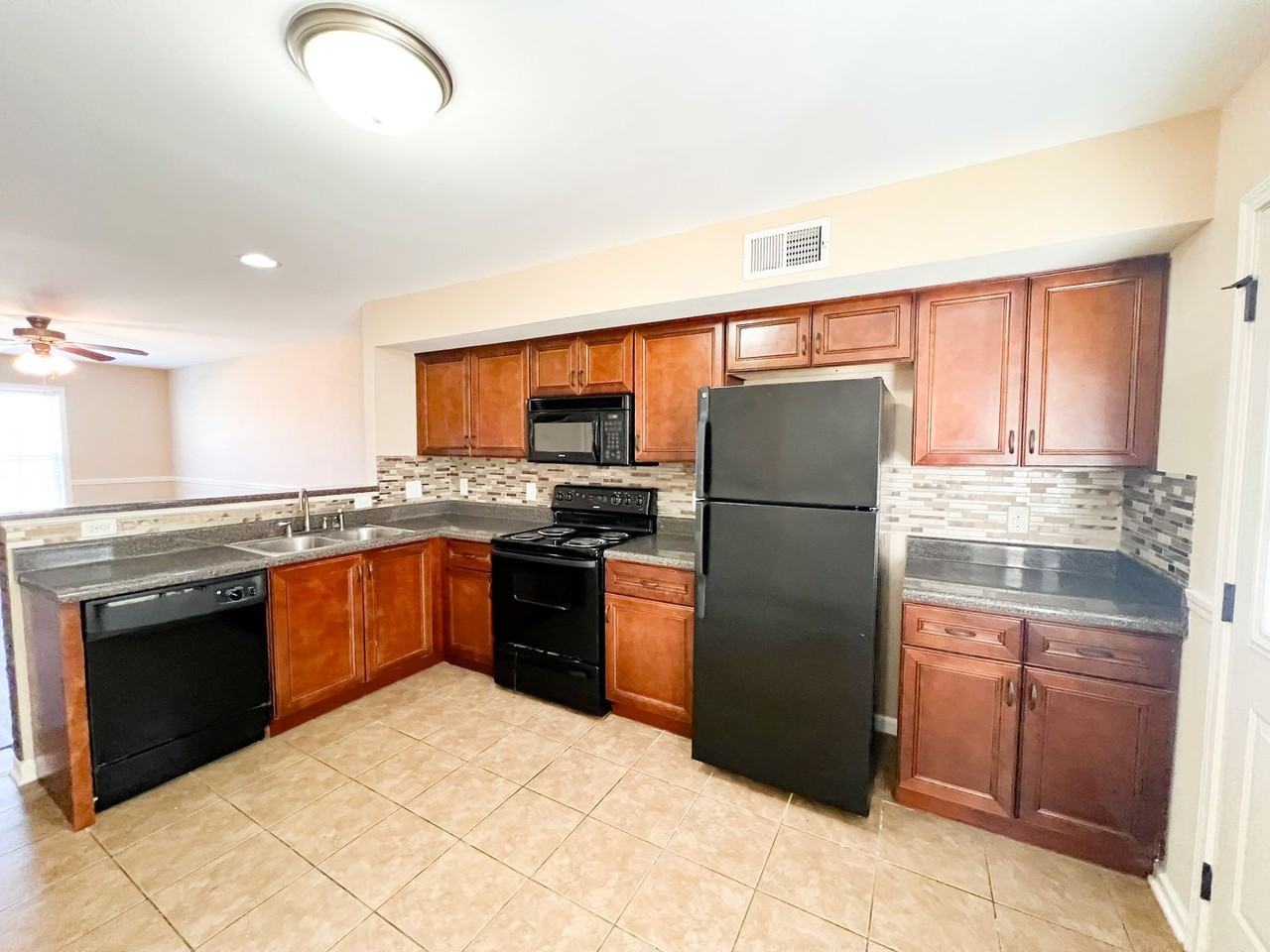 2276 Mccormick Ln - Photo 4 of 17