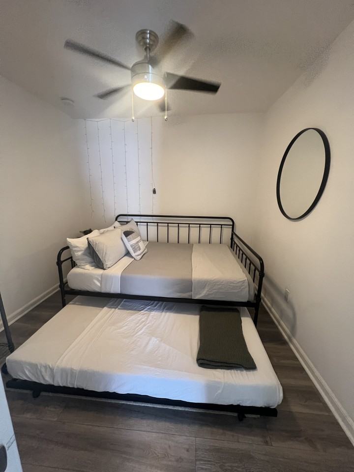 220 N Mesquite St #3