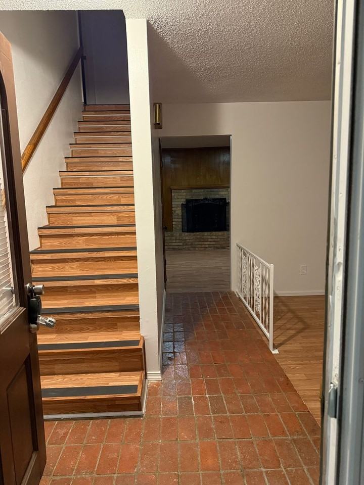 1104 Nw 104th Ter - Photo 2 of 27