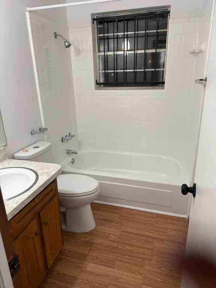 1104 Nw 104th Ter - Photo 5 of 27