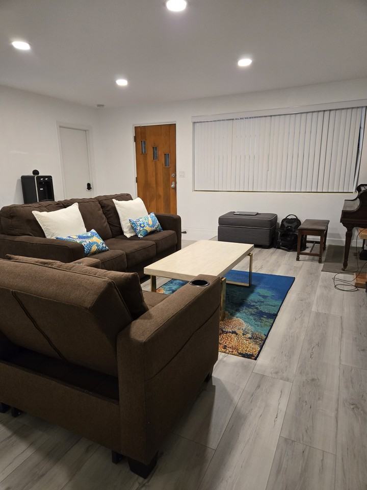 110 Ponce De Leon Blvd - Photo 5 of 36