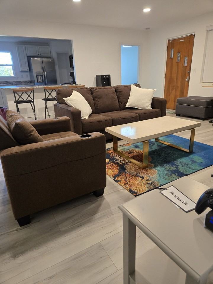 110 Ponce De Leon Blvd - Photo 6 of 36