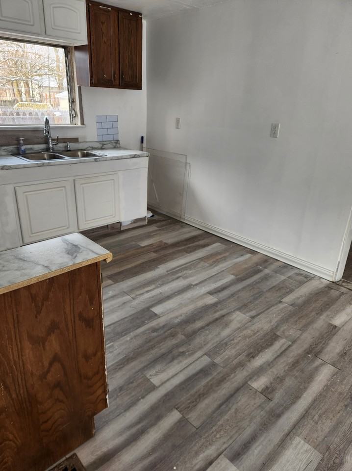 208 E 8th St #NA - Photo 7 of 24