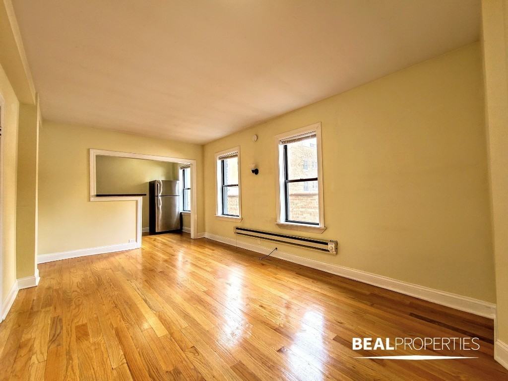 1347 North Dearborn Parkway - Photo 3 of 11