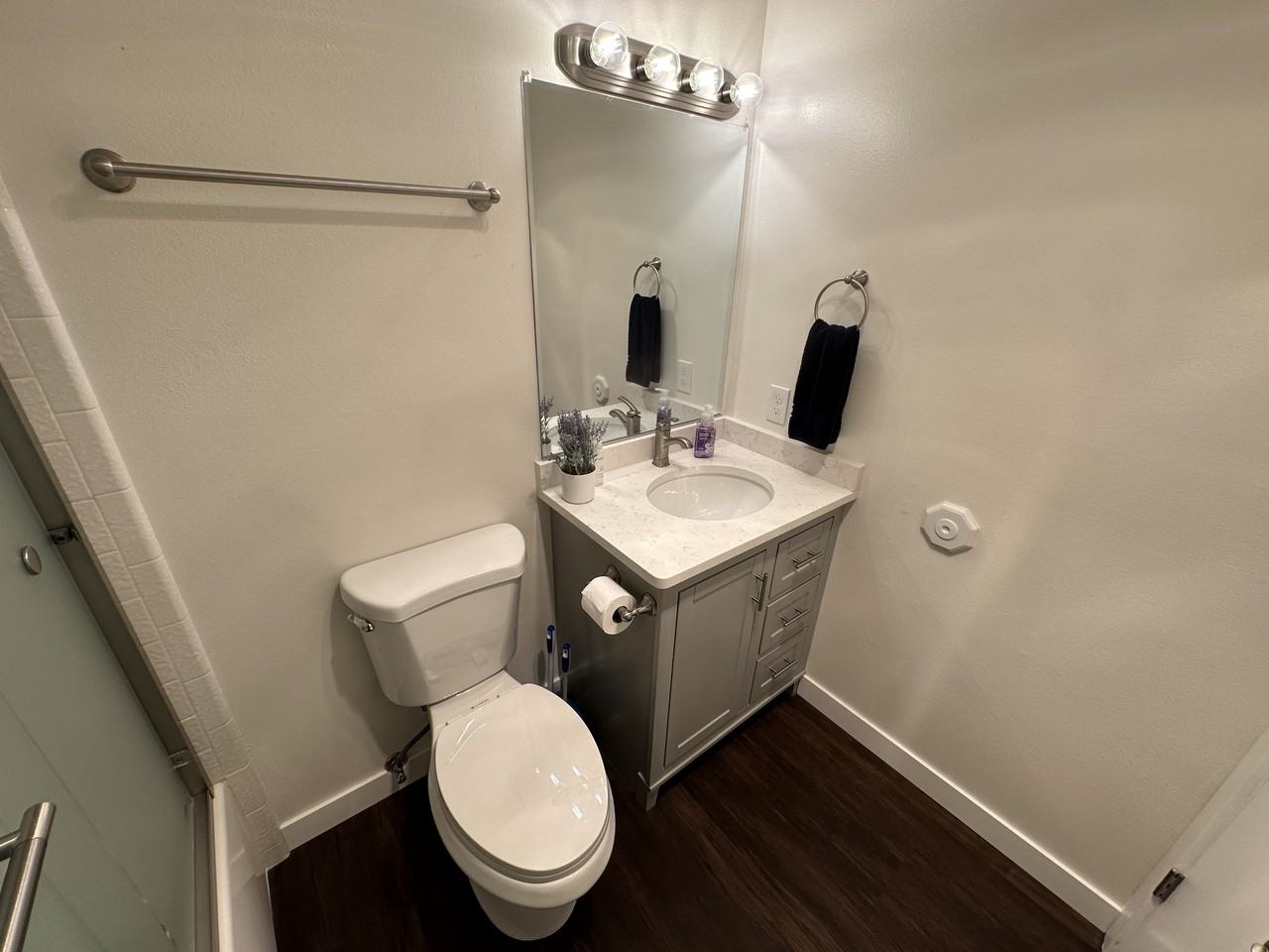 624 Ne Housley Ave #1 - Photo 4 of 9