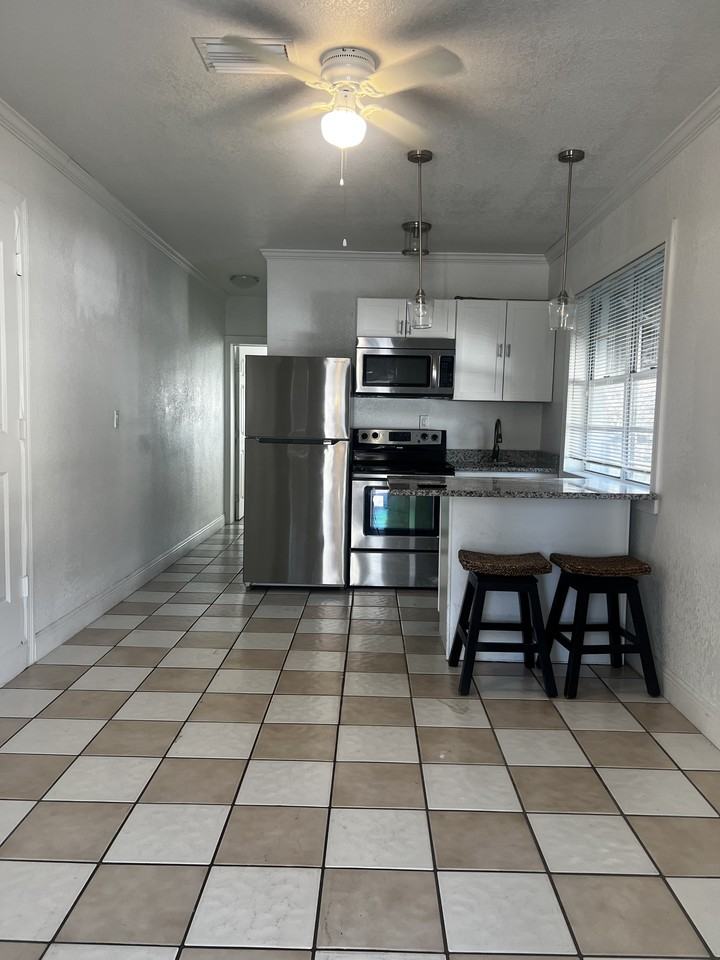 506 N Matanzas Ave #1 - Photo 2 of 11
