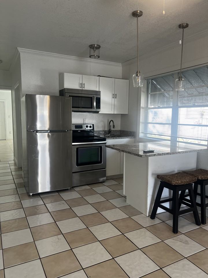 506 N Matanzas Ave #1 - Photo 4 of 11