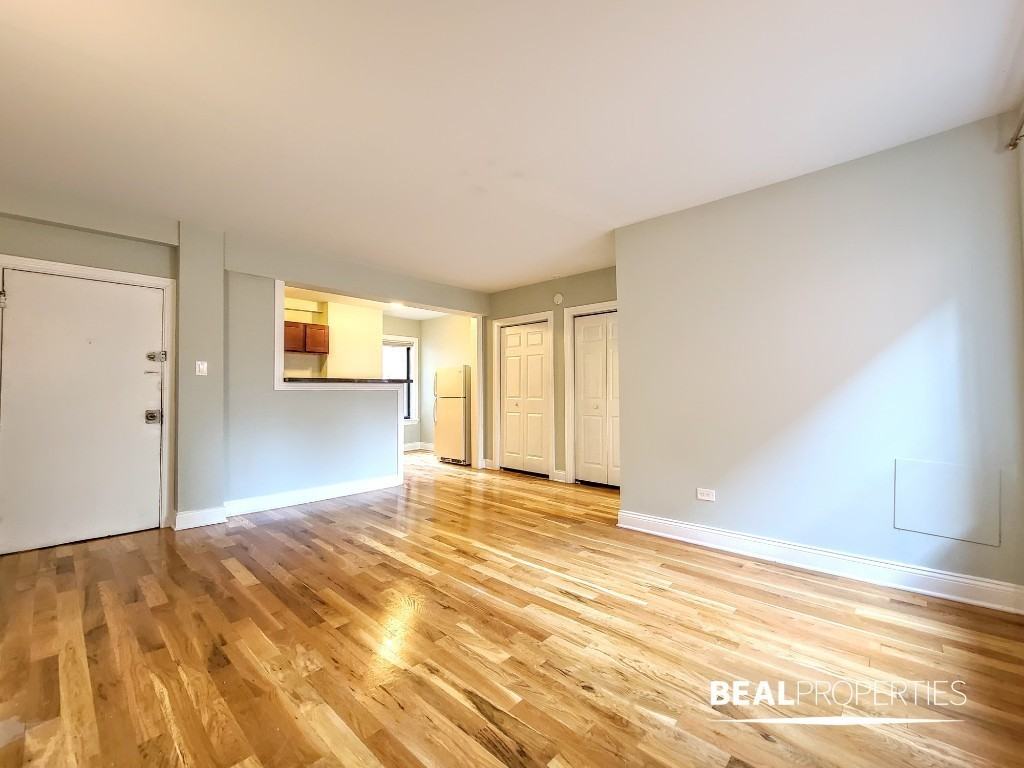 1347 N Dearborn St #08 - Photo 2 of 10