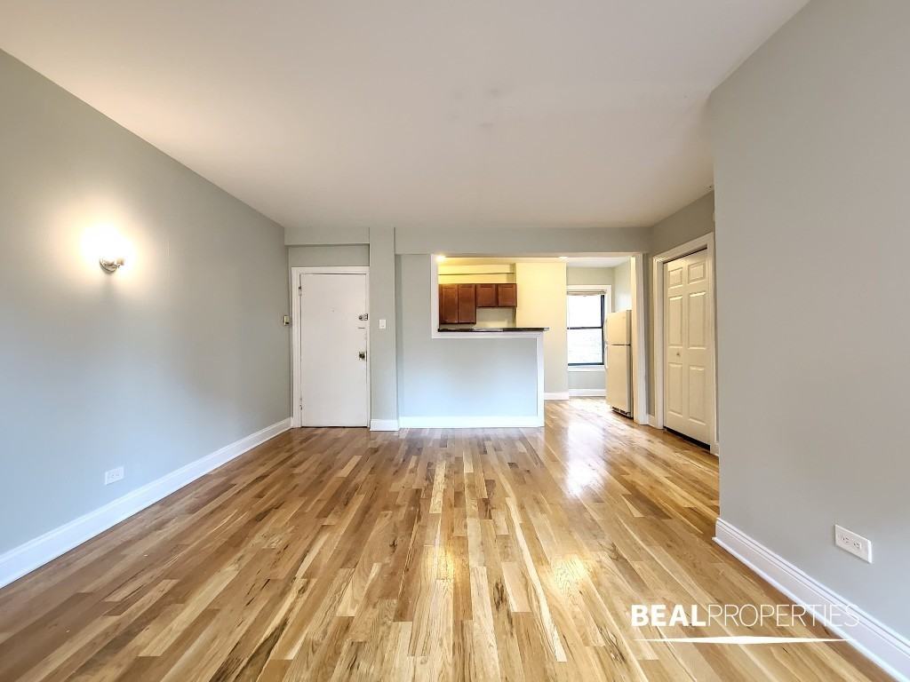 1347 N Dearborn St #08 - Photo 3 of 10