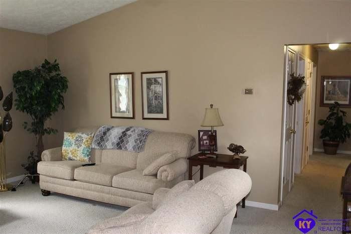 402 E 7th St #NA - Photo 3 of 17