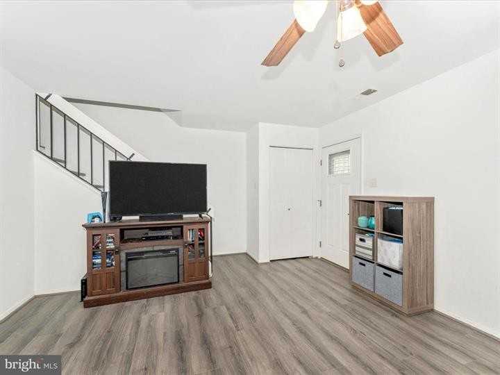 4302 White Oak Ct #4302 - Photo 3 of 13